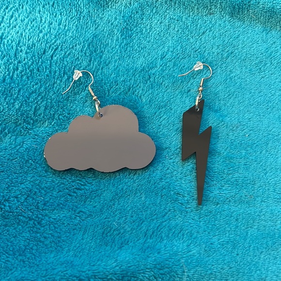 Dolls kill thunderbolt and cloud earrings - Picture 7 of 8